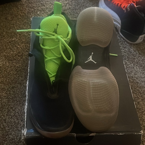 Air Jordan XX8 - Picture 3 of 3